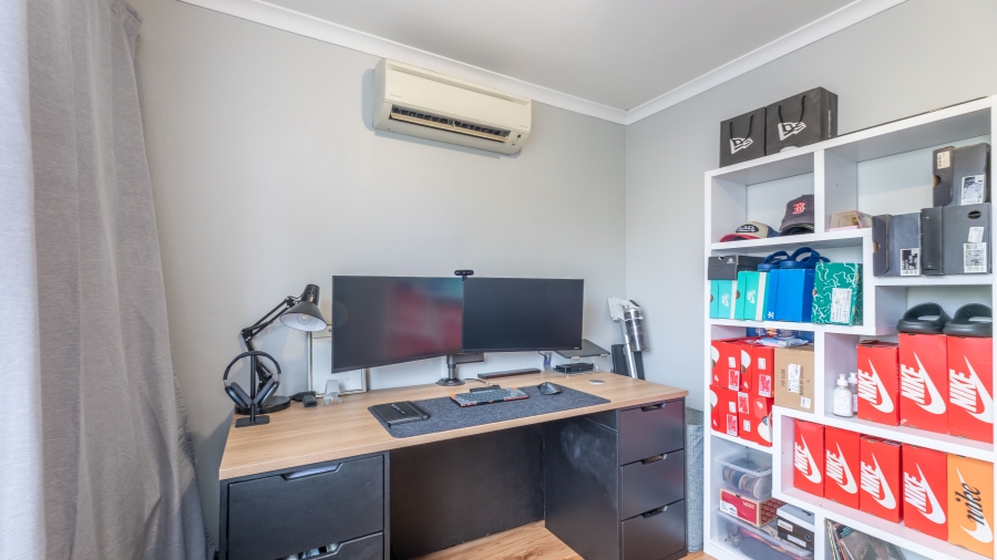 2 Bedroom Property for Sale in Parklands Western Cape